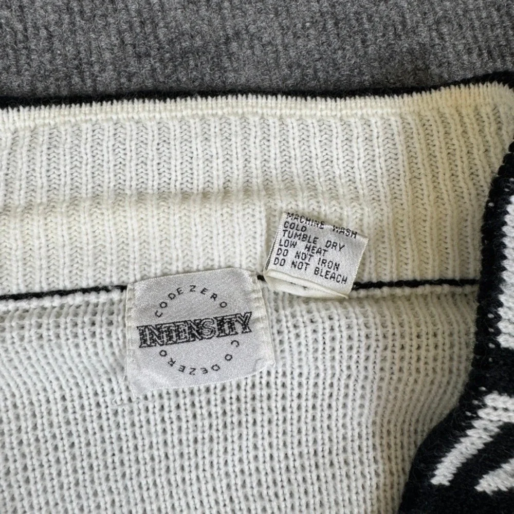 Vintage Code Zero Intensity Sweater White Black V-Neck Geometric Knit Mens Small
